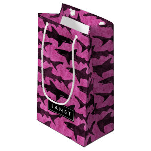Sac rose de requin avec l'étiquette nommé