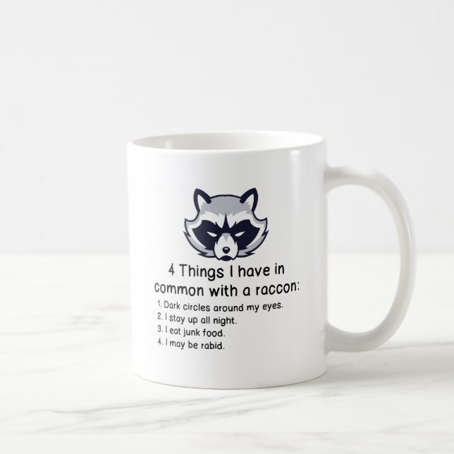 SACHEN I HABEN GEMEINSAM MIT EINEM WASCHBÄREN KAFFEETASSE (Rechts)