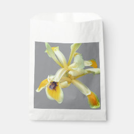 Sachets En Papier Abeille sur une fleur jaune
