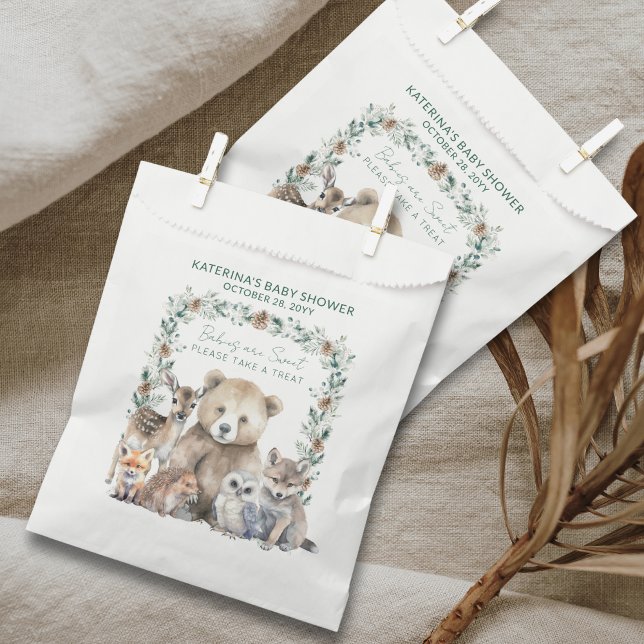 Sachets En Papier Baby shower d'animaux de bois rustique d'hiver (These cute favor bags are perfect for a rustic, woodland animal baby shower theme.)