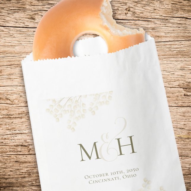 Sachets En Papier Élégant script Monogramme Mariage traitement (Wedding favor bag with elegant greenery and foliage.)