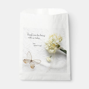 Sachets En Papier Fleurs jaune pâle avec papillon
