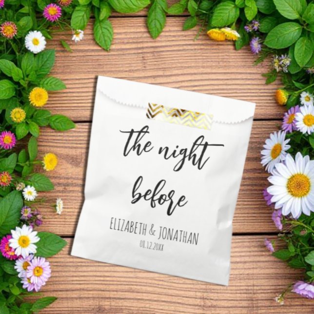 Sachets En Papier La Nuit Avant Le Dîner De La Répétition Mariage (Créateur téléchargé)