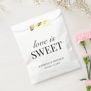 Sachets En Papier L'amour classique est la Fête des mariées douce
