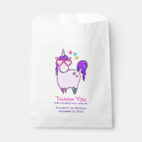 Licorne Mignonne avec des Lunettes en Forme de Cœu