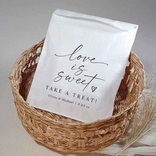 Sachets En Papier Love is Sweet Black and White Script Wedding (Modern black and white wedding favor bag with “Love Is Sweet” script and heart design)