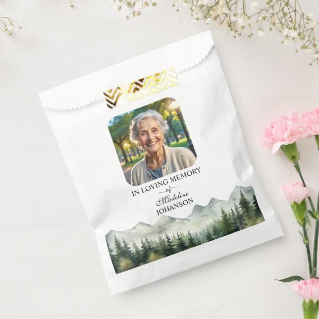 Sachets En Papier Mountains and Trees Celebration Of Life Keepsake (Scellé)