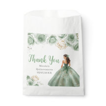Princesse florale en robe vert sauge Quinceanera