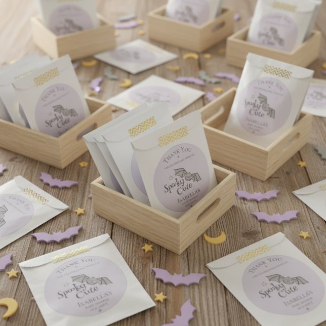Sachets En Papier Purple Éffrayant Cute Bats Bébé Halloween (Cute Halloween Baby Shower Favor Bags. Spooky Cute Baby Bat Thank You Bag in Purple for Baby Girl )