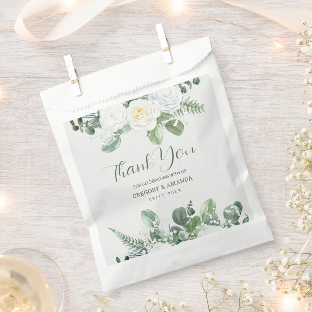 Sachets En Papier Roses blanches élégantes et verdure (Coupé)