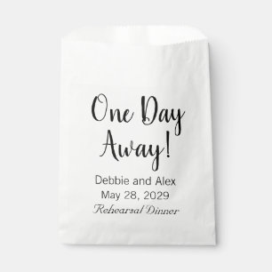 Sachets En Papier Un Jour Plus Loin Dîner De Répétition Mariage Favo