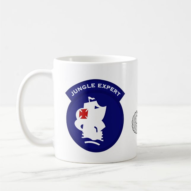 Sachverständiger Taschenflecken des Dschungels - Kaffeetasse (Links)