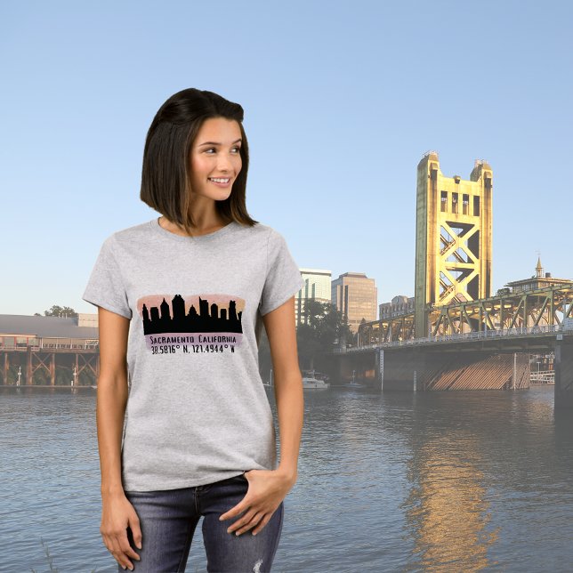 Sacramento CA City Skyline T-Shirt (Von Creator hochgeladen)