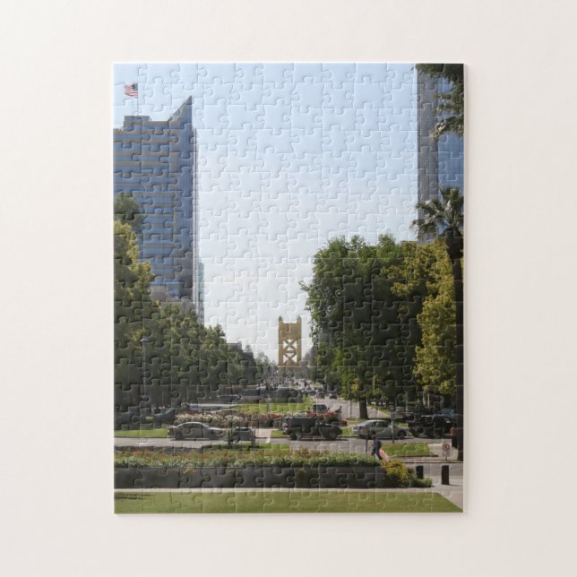 Sacramento: Tower Bridge von der Hauptstadt Mall (Vertikal)