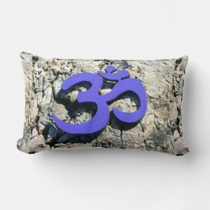 Sacred Om Symbol Lendenkissen