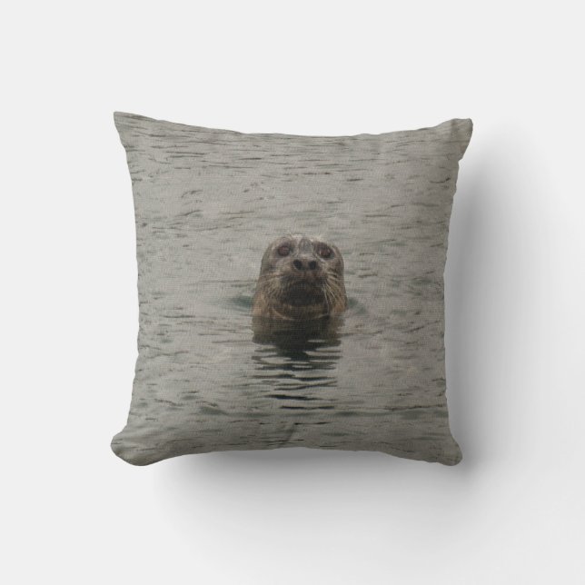 Sad Harbour Siegel in der Rain Wildlife Art Kissen (Vorderseite)
