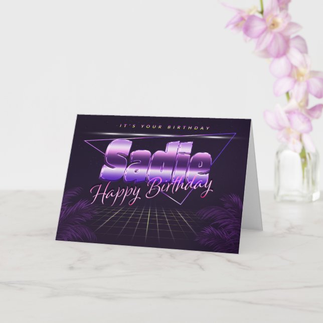 Sadie Prénom lila retro Carte Anniversaire (Orchidée)
