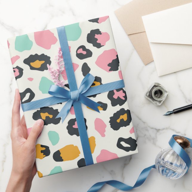 Safari Pink Pastel Leopard Spots Geschenkpapier (Schenken)