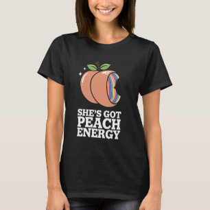 Saftige Cartoon-Pfirsich mit Regenbogen innen T-Shirt
