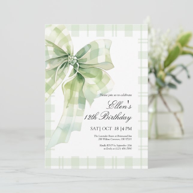 Sage Green Bow Invitation Anniversaire (Debout devant)