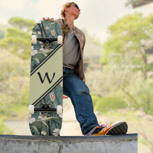 Sage Green Chinoiserie Blumen Weiße Initiale Skateboard