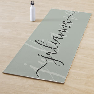 Sage Green Eleganname Script Minimalistisch Custom Yogamatte