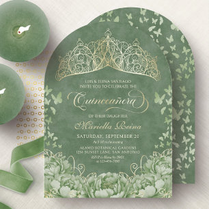 Sage Green Elegant Blumenkronen Quinceanera Einladung