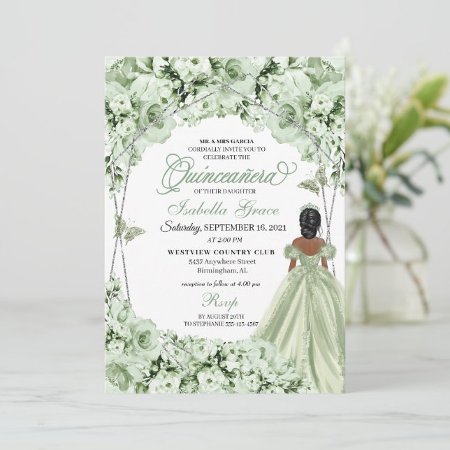 Sage Green Elegant Floral Quinceanera Einladung (Stehend Vorderseite)