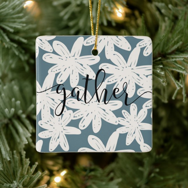Sage Green Floral Script Gather Country Bauernhof Keramikornament (Baum)