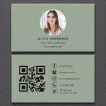 Sage Green Foto mit QR Code Social Media Visitenkarte<br><div class="desc">Mit dieser schlanken, grünen Visitenkarte mit QR-Code für den sofortigen Zugriff auf Ihre Social Media, Website oder Buchungsseite können Sie Ihre persönliche Marke wachsen lassen. Das moderne Design verbindet ein sauberes Layout, ein individualisierbares Profil-Foto und eine beruhigende, grün-grüne Farbpalette für ein frisches, berufliches Aussehen. Ideal für Einflussreiche, Content-Creators, kleine Unternehmer...</div>