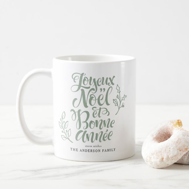 Sage Green Joyeux Noël und Bonne Année Calligraphy Kaffeetasse (Mit Donut)