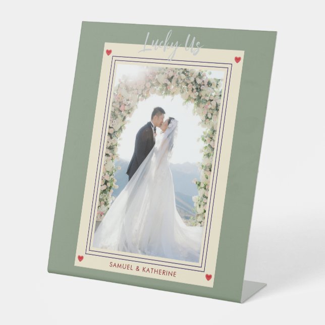 Sage Green Lucky Us Playing Card Wedding Photo Sockelschild (Vorderseite)