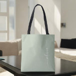 Sage Green Minimalistisch Modern Monogram Elegant Tasche<br><div class="desc">Mit unserer Sage Green Minimalistisch Modern Monogram Elegant Collection: Erleben Sie Ihre Ästhetik mit ruhiger Eleganz und zeitloser Eleganz. Unsere Kollektion präsentiert minimalistische Designs in einer ruhigen, grünen Weiß, ergänzt durch raffinierte Monogramme, die auf Ihren persönlichen Stil zugeschnitten sind. Von der polierten Schreibwaren bis hin zu vielseitigem Zubehör, jedes Stück...</div>