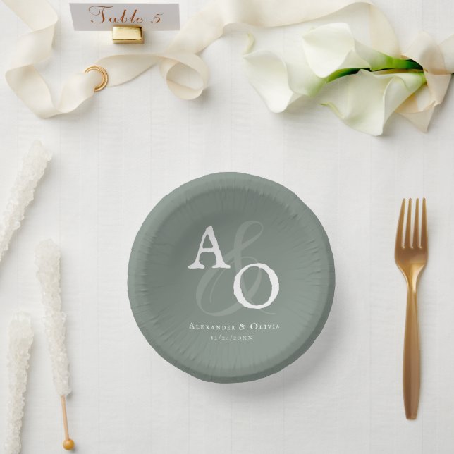 Sage Green Minimalistisch Monogram Wedding Pappteller (Hochzeit)