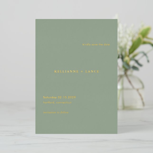 Sage Green Modern Wedding Foil Save the Date Folieneinladung (Stehend vorne)