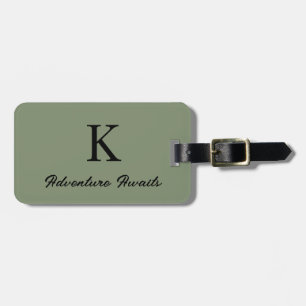 Sage Green Monogram Adventure erwartet Geschenke G Gepäckanhänger