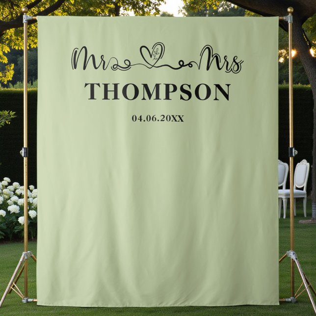 Sage Green | Mr and Mrs Elegant Simple Backdrop Wandteppich (Von Creator hochgeladen)