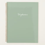 Sage Green Name Modern Elegante Monogram Boho Planer<br><div class="desc">Elegant,  rustikal,  einfach,  monogramm,  minimalistisch,  Name,  sage grün Planer. Schönes,  trendiges Design.</div>