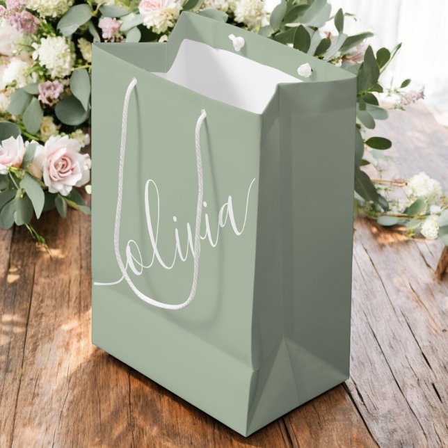 Sage Green Script Minimalistisch Monogram Elegant Mittlere Geschenktüte (Von Creator hochgeladen)