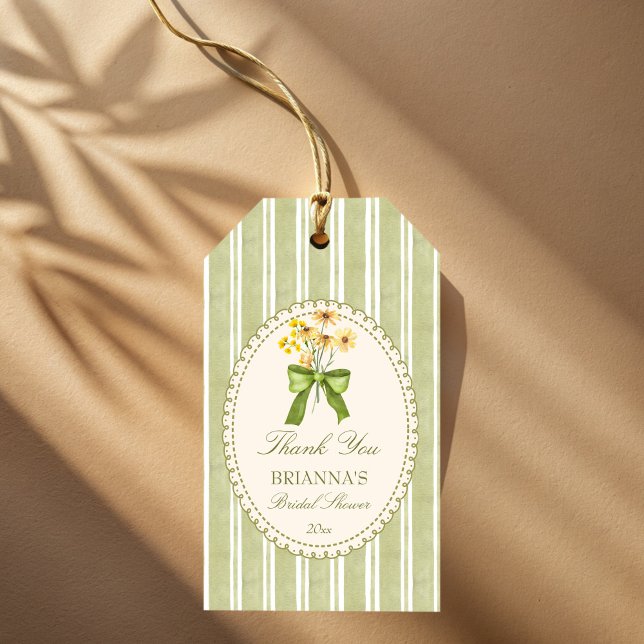 Sage green Streifen Retro elegantes Brautparty Geschenkanhänger (Sage green stripes grand millennial retro elegant bridal shower personalized favor gift tags)