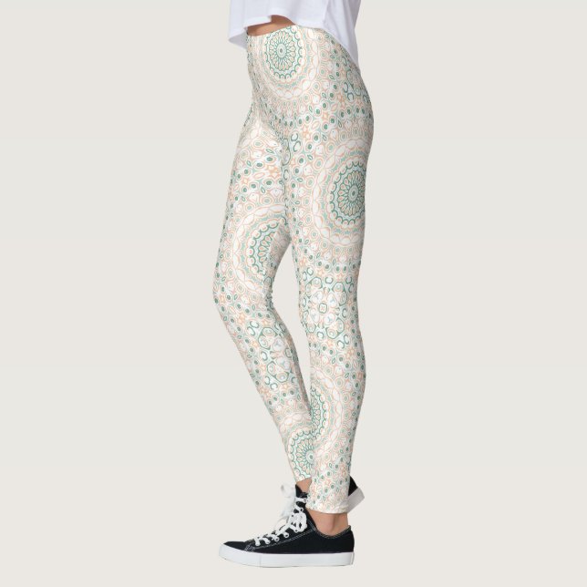 Sage Green und Peach Mandala Pattern Leggings (Links)