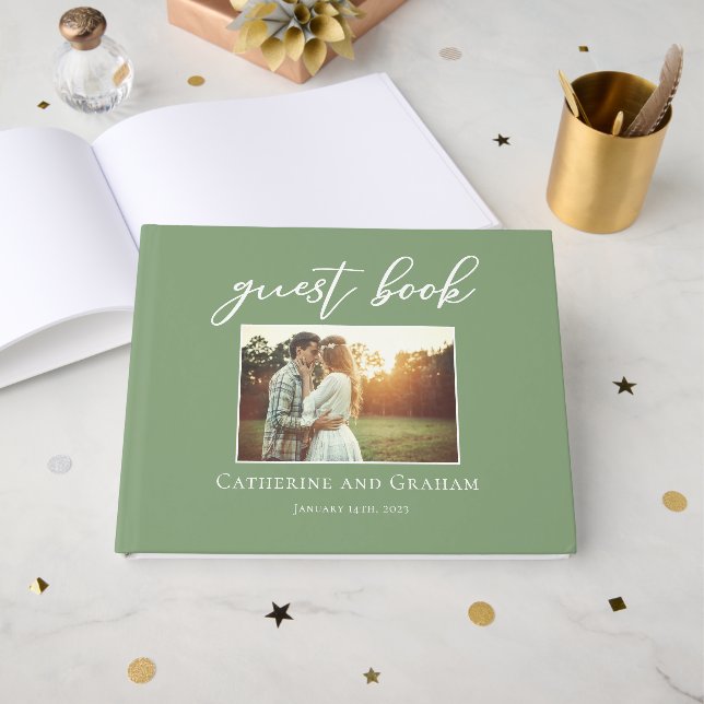 Sage Green Wedding Couple Foto Gästebuch (Vorderseite Offen)