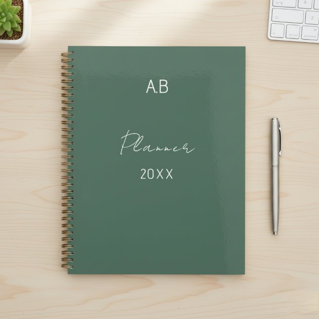 Sage Green Weekly Planner with Custom Initials (Créateur téléchargé)