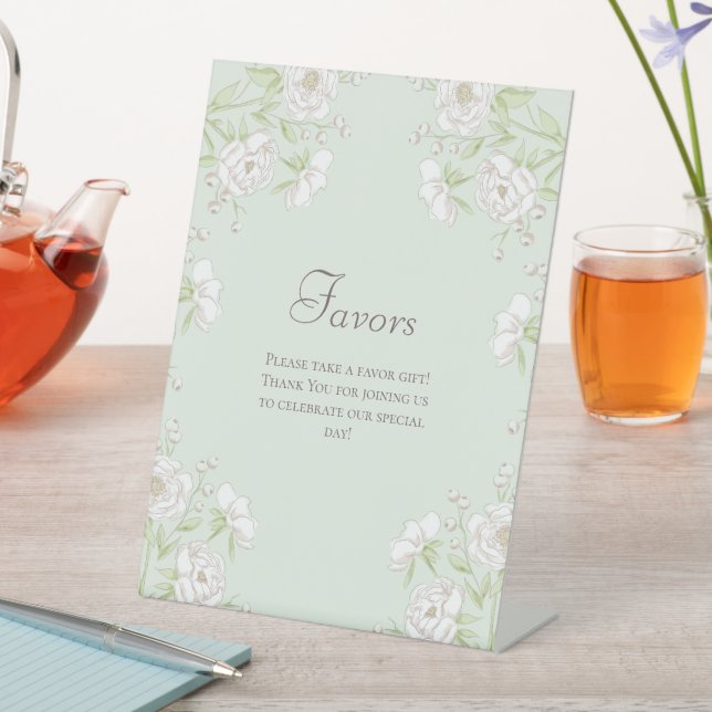 Sage Green White Rose Wedding Favors Sign Sockelschild (In Situ)
