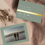 Sage Green White Strip Foto Save the Date Folieneinladung<br><div class="desc">Bitte kontaktieren Sie uns für weitere Informationen... . Diese Karte ist Teil einer einzigartigen Suite und Sammlung.</div>