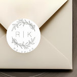 Sage Line Art Botanisches Wraath Wedding Monogram Runder Aufkleber<br><div class="desc">Maßgeschneiderte Hochzeitskleber mit eleganten handgezeichneten botanischen Salbei-Kranken mit Paarinitialen und Hochzeitstermin. Ideal für Hochzeiten speichern Sie die Daten,  Umschläge,  Gastgeschenk Hochzeit Packungen und mehr.</div>