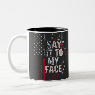 Sagen Sie es zu meinem Gesicht Kamala Harris 2024- Zweifarbige Tasse