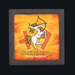 Sagittarius Die Geschenkboxen des Archer Zodiac Schachtel<br><div class="desc">Sagittarius "The Archer" griechische Astrologie Geschenkboxen mit Sagittarius Symbole und Feuer für dieses Feuerzeichen. Ein idealer Ort,  um den geborenen vom 21. November bis 21. Dezember eine Gabe zu geben. Einzigartig gezeichnet und entworfen von Sarah Trett.</div>