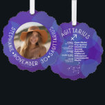 Sagittarius Zodiac Astrologie Signatur Foto Geburt Ornament Karte<br><div class="desc">Personalisieren Sie diese Zodiakartenschmuck mit einem Foto, Geburtsdatum und Namen. Ein individuelles Geburtstagsdesign mit dem Tierkreiszeichen - Sagittarius - plus Persönlichkeitsmerkmalen, Informationen und Konstellation. Eine spirituelle und regale lila und blaue Farbe, die mit Sagittarius assoziiert wird, ist das Hauptmotiv hinter allen Zodiac-Details. Ein tolles Geschenk für einen Freund oder einfach...</div>