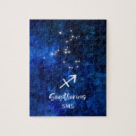 Sagittarius Zodiac Constellation Galaxy Monogram<br><div class="desc">Sagittarius Zodiac Constellation Galaxy Monogram Design mit trendigem Pinsel-Script-Schriftart, dunkelblauem himmlischen Aquarellhintergrund, leuchtender Sternkonstellation und dem Centaur-Symbol. Modernes Astrologisches Geburtszeichen Horoskop, ist perfekt für jeden Schützen Geburtstag vom 22. November - 21. Dezember ! Mit optionalen Mit Monogramm Anfangsbuchstaben (oder Leerzeichen verlassen). Ein tolles Geschenk für Junge und Mädchen, Familienmitglieder, Teens,...</div>
